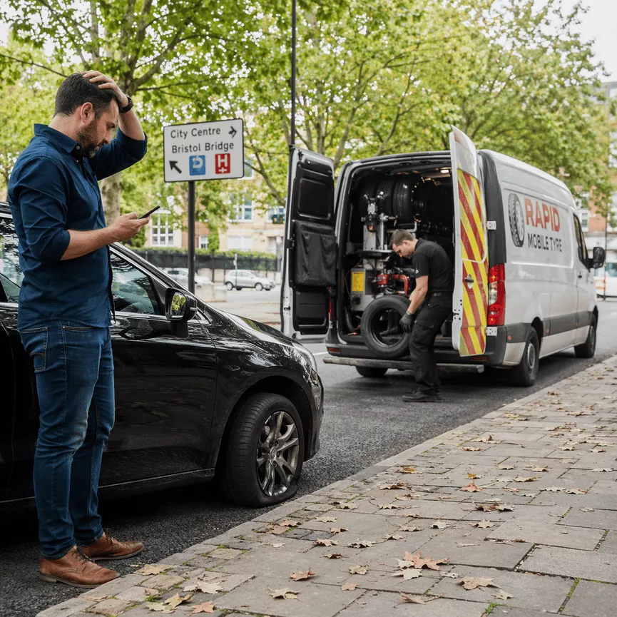 Flat tyre repair in Bristol with Rapid Mobile Tyre technician assisting a stranded driver on the roadside